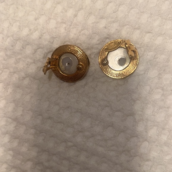 Chanel Earrings (authentic) - Picture 5 of 11